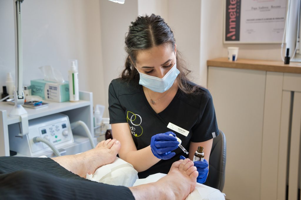  Tratament onicomicoza (ciuperca unghiei) cu laser Lunula, igienizări, terapii topice | PodoCliniq