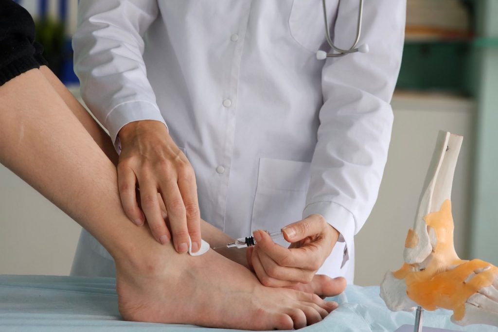 Cum recunoști un chist sinovial pe picior și ce trebuie să faci?